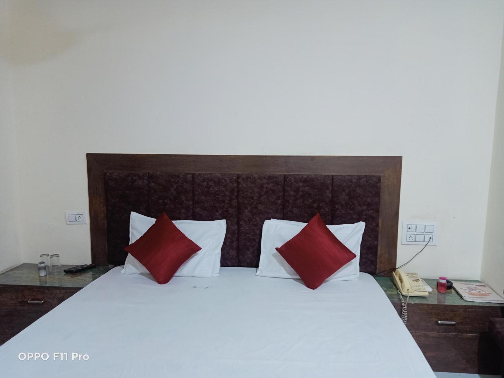 Hotel Ambassador Inn 괄리오르 외부 사진