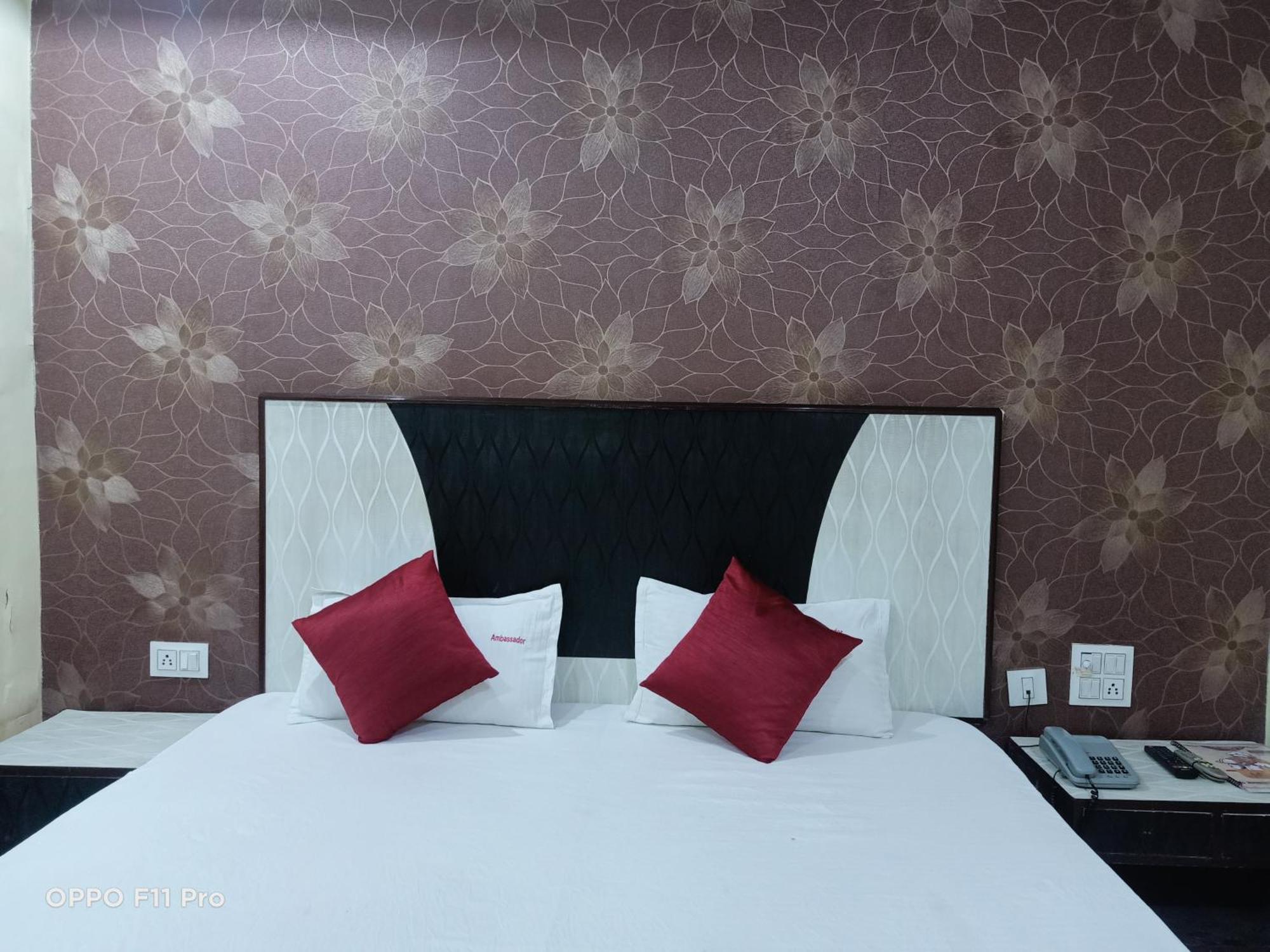 Hotel Ambassador Inn 괄리오르 외부 사진