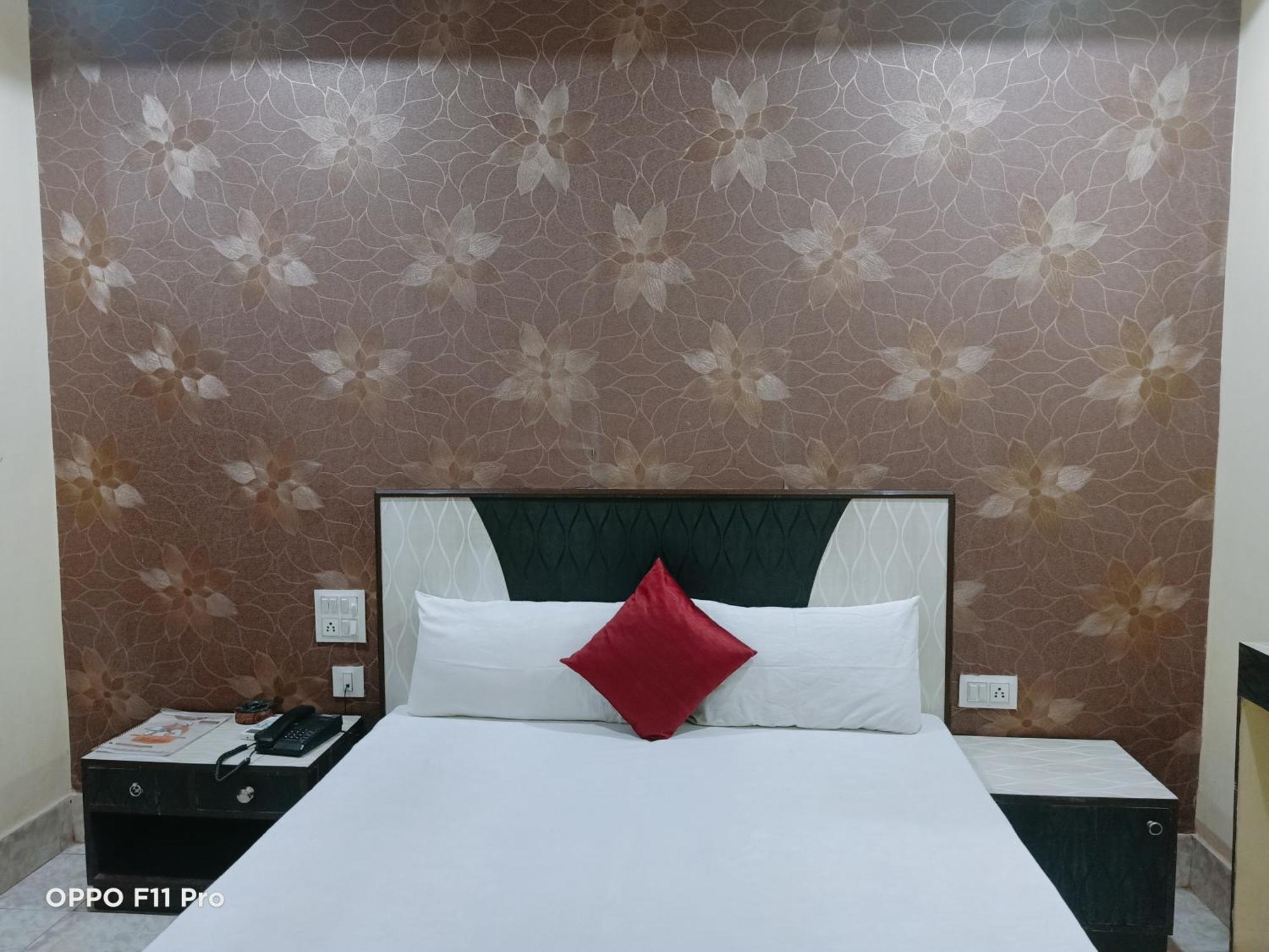 Hotel Ambassador Inn 괄리오르 외부 사진