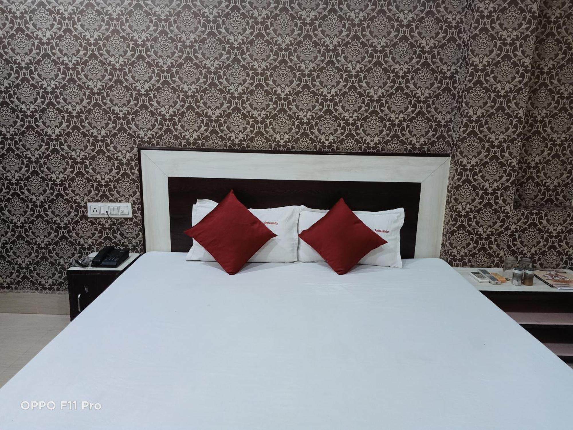 Hotel Ambassador Inn 괄리오르 외부 사진