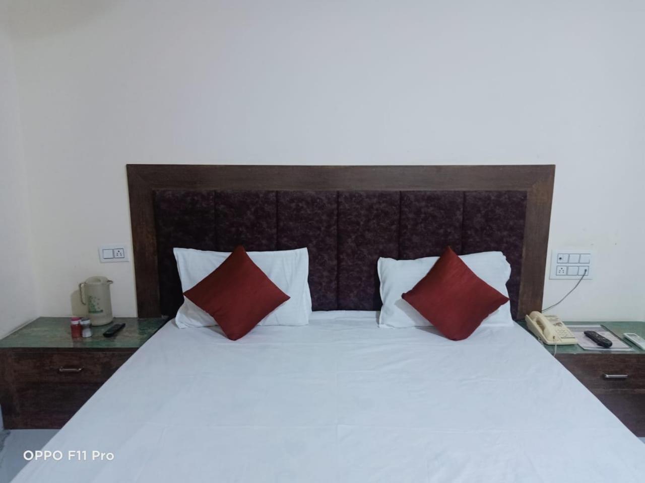 Hotel Ambassador Inn 괄리오르 외부 사진